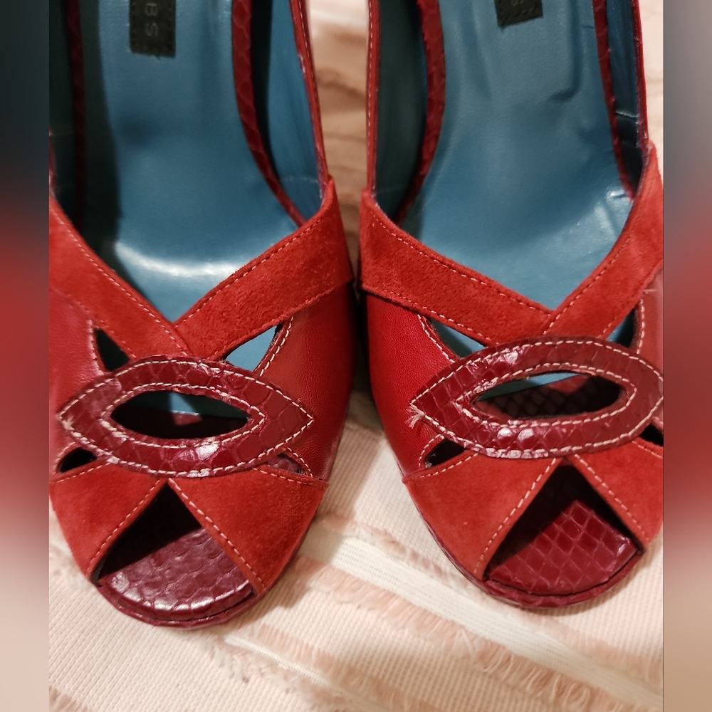 Marc Jacobs Red Suede Snake Print Peep-Toe Heels - Picture 3 of 17